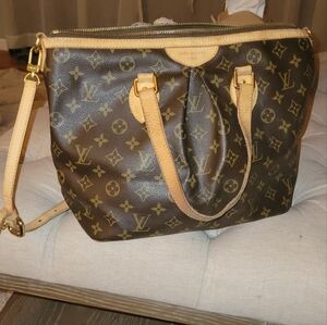 Louis Vuitton purse